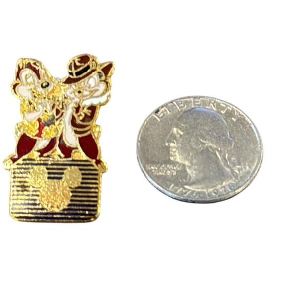 Chip & Dale Rescue Rangers Gold and Red Linited Edition Disney Pin NWOT - Picture 4 of 5